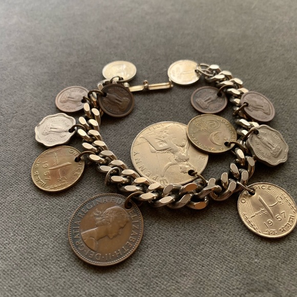Vintage international coin charm bracelet - Picture 3 of 7